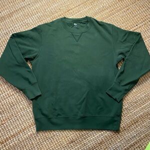 UNIQLO crewneck sweatshirt